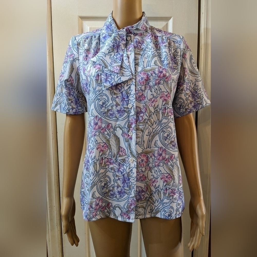 pre-owned Nikki short sleeve blouse / shirt floral design, TB